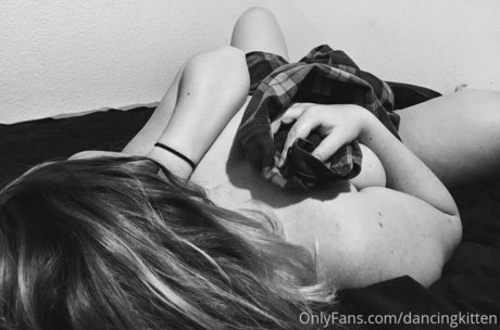 dancingkitten model exclusive galleries