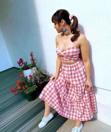 Hayley Orrantia star pornographic pics