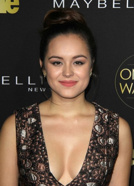 Hayley Orrantia model pretty images