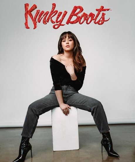 Hayley Orrantia sexy star image