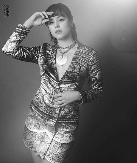 Hayley Orrantia naked actress pics