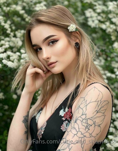 cutie and shameless sex actress photo