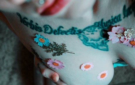 salemmoonfree erotic actress photos