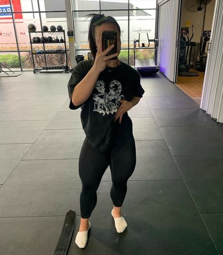 LouiseWhyyte star adult pictures