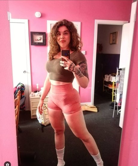 hipthrustqueen hot actress images