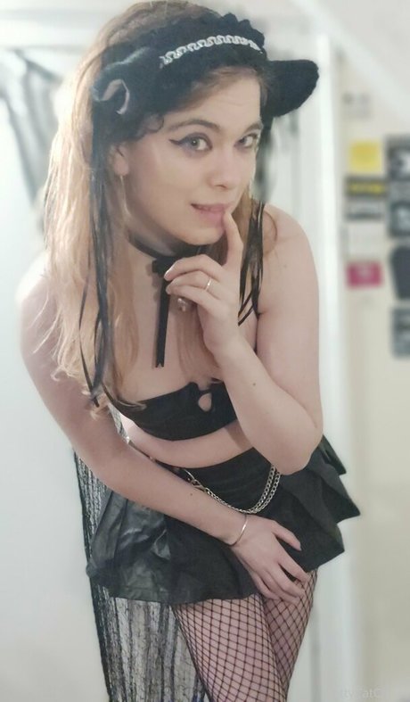 naughtylittlekitten93 star free image