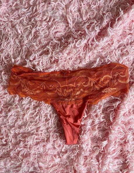 helga pataki sexy model photo