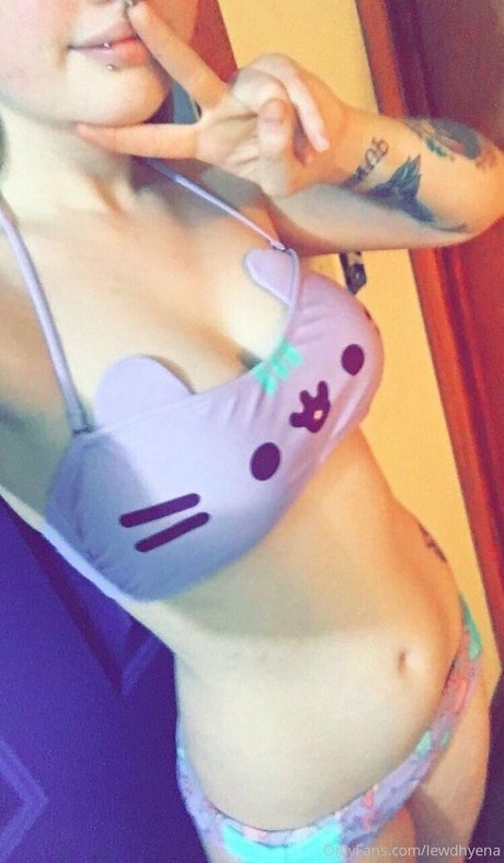 lewdhyena star hd pics