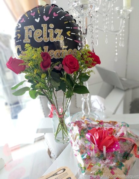 lolitasquirt hot model img