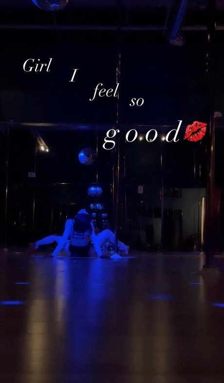 Olivia Graves pornstar top gallery