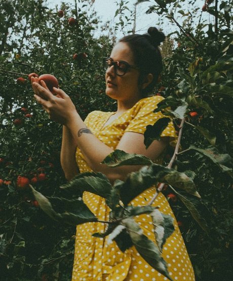 SarahCJB model top images