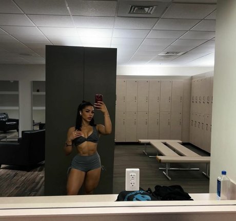 Keahla White model top archive