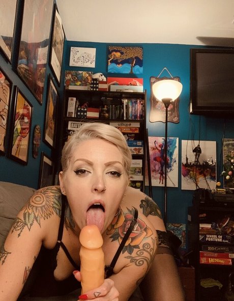 KeriLov3 nude pornstar pic