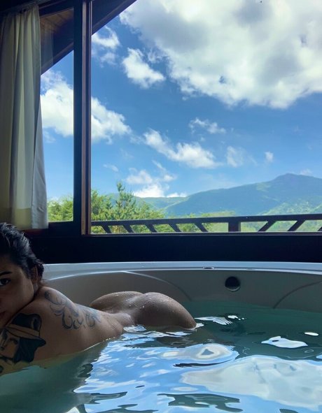 Yasmim Prado hot actress gallery