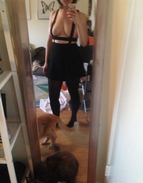 Allie Goertz model xxx photo