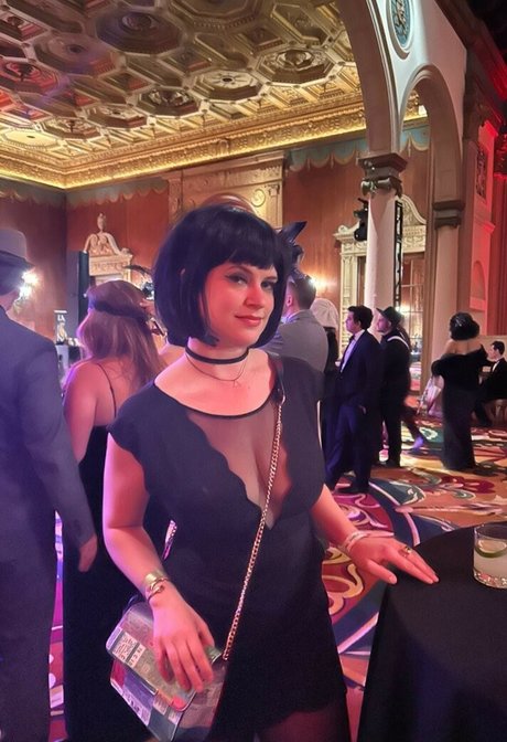 Allie Goertz star free images