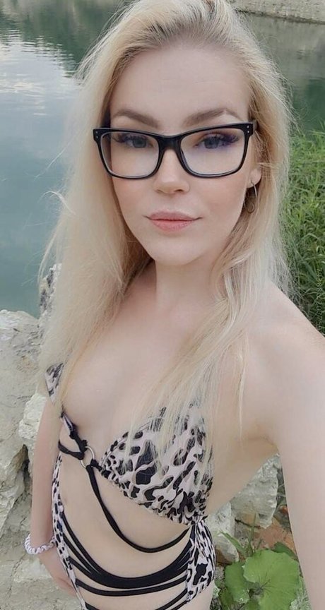 sari safari32 pornstar picture