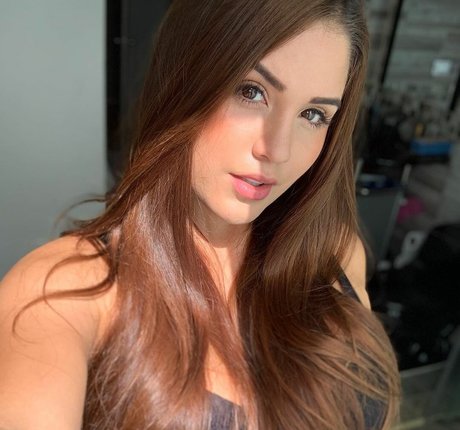 Daniela Velez pretty star pictures