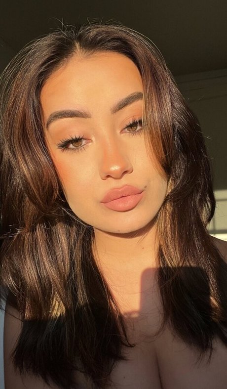 Marina Rivers model best pic