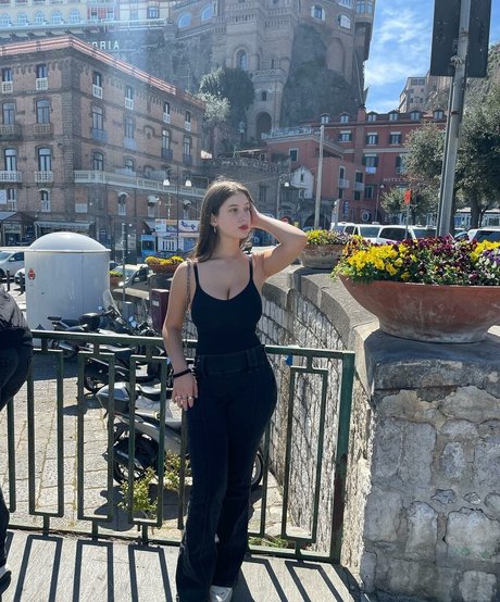 Rona Y free actress pics