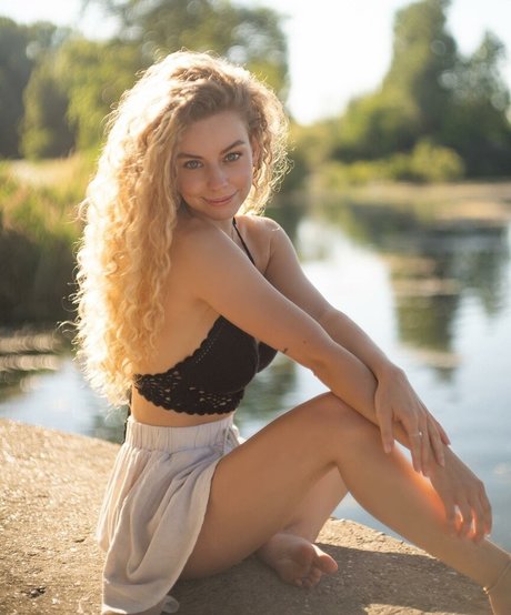 Dalmalaluna model perfect pictures