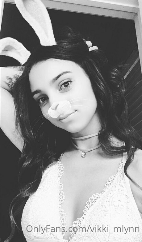 Vikki Mlynn model naked pics