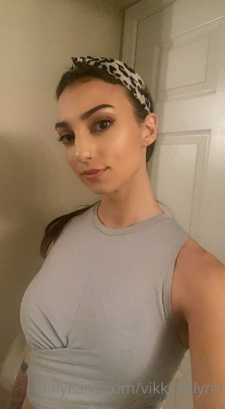 Vikki Mlynn star erotic photo