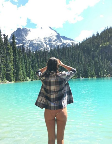 Serinda Swan star erotic pictures