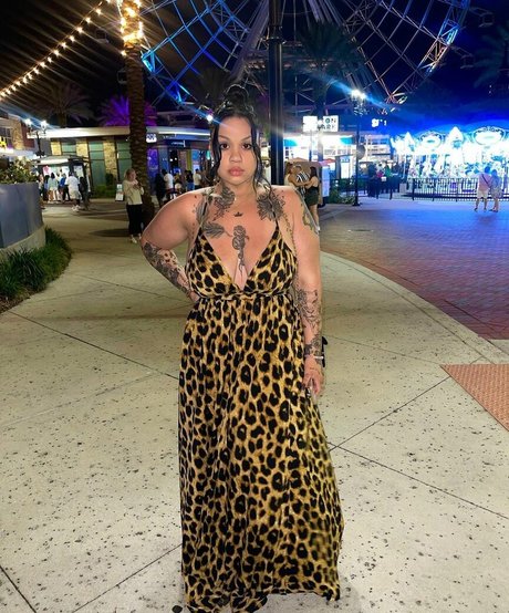 Krisssss__x sexy pornstar pics