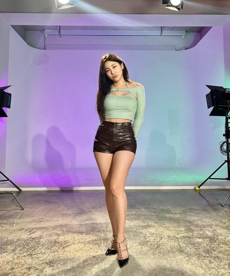 Lsoojung sexy star pictures