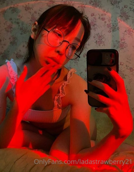 ladastrawberry21 pretty pornstar photo