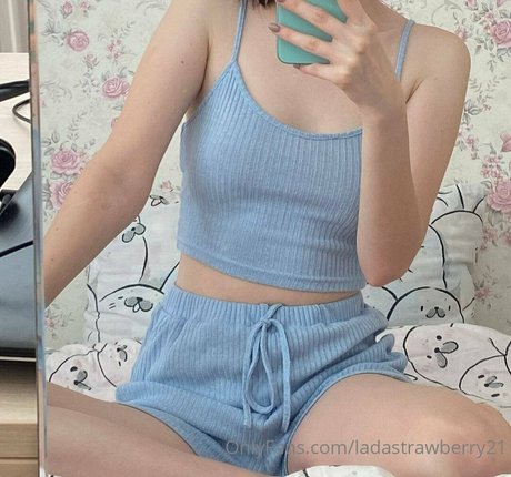 ladastrawberry21 sexy pornstar pic
