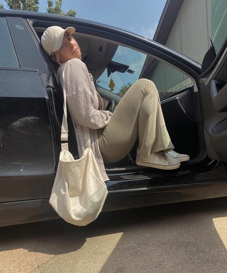 Maddie Henderson nudes model picture