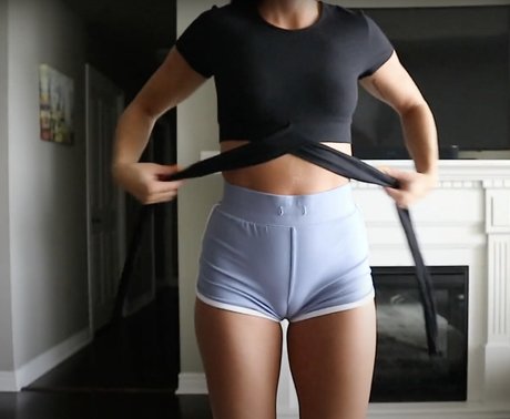 Gabby Scheyen art model img