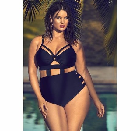 Tara Lynn pretty model pic