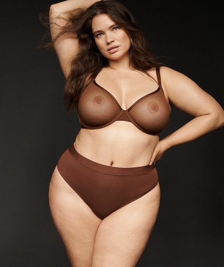 Tara Lynn hot pornstar photos