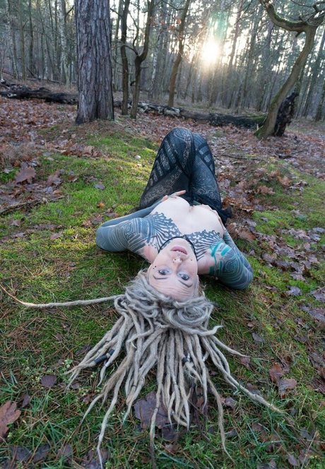 psychedelic mess top model pic