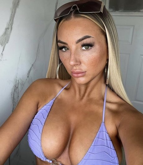 Beth Amelia pretty pornstar img