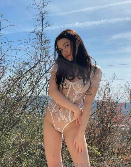 littlevikky pornstar high quality images