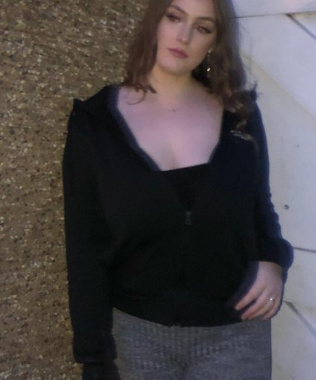 Lydia B model top img