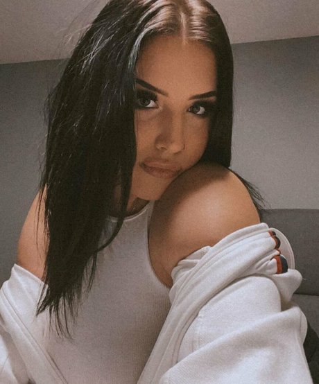 Isabelle Maltais star adult image