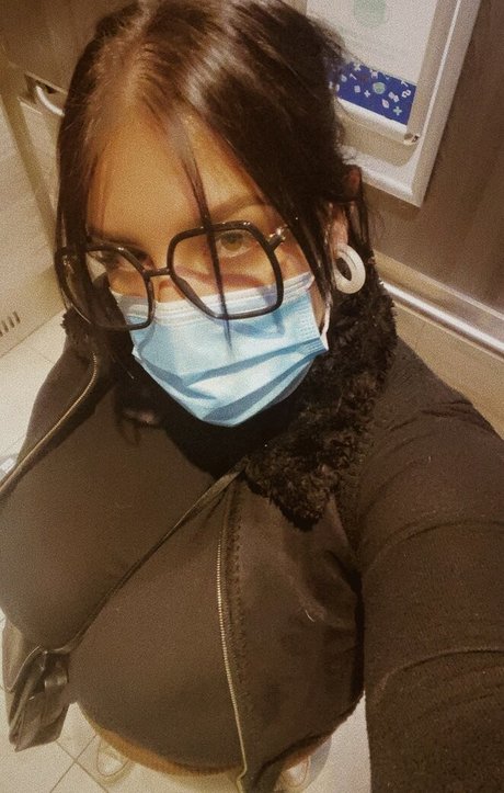 Isabelle Maltais pornstar erotic gallery