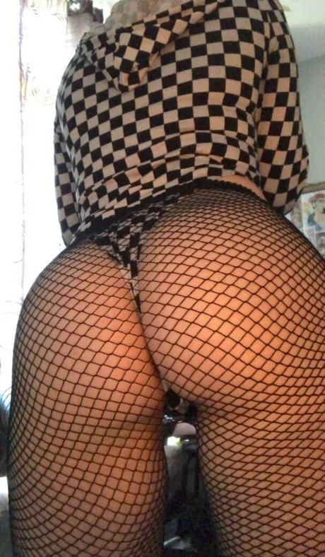 nikkilewds star naked photos