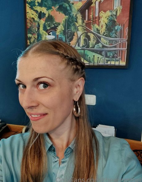 thearemmel naked star photo