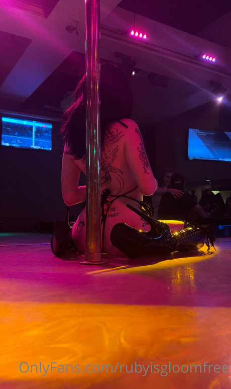 rubyisgloomfree model erotic galleries