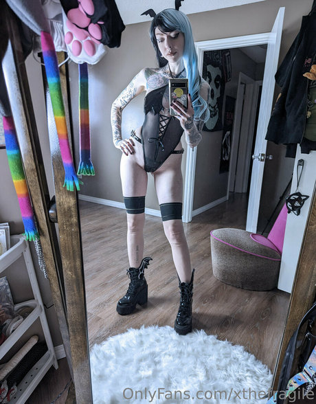 xthefragile best model image