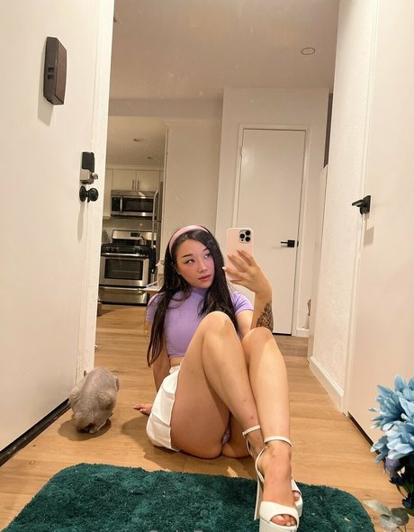 leeshernsfw pornographic model img