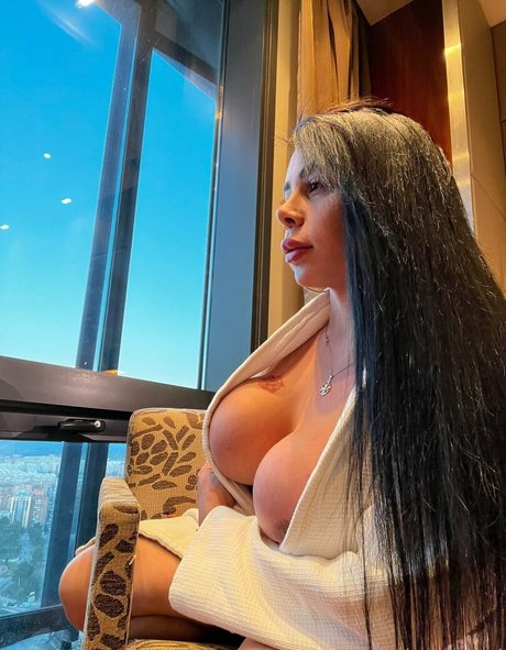 ariana xxl model adult images