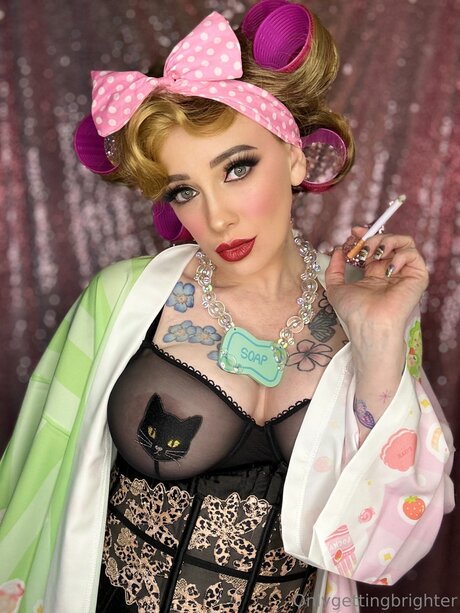 Onlygettingbrighter nude actress archive