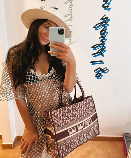 Coco Lodge pretty model pics